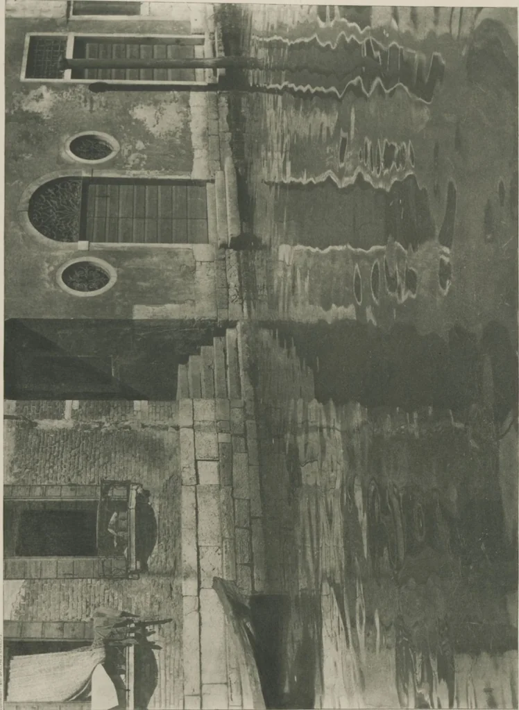An illustration from Picturesque bits of New York and other studies / by Alfred Stieglitz, 1897, leaf 14