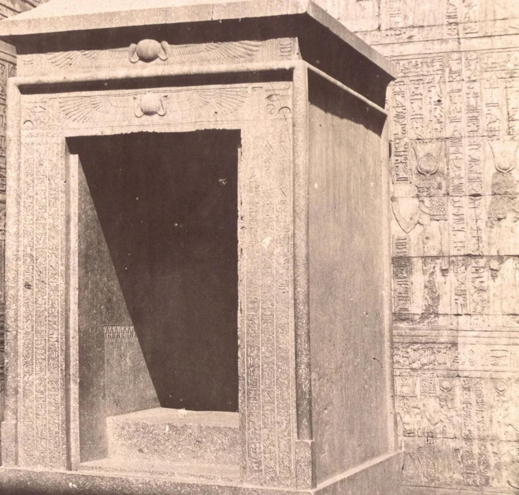 An illustration from [Album of Egyptian and Turkish photographs. Volume 1 / assembled by Rudolf H. and Lulu Reinhart in 1906 on their wedding trip], 1906, leaf 10