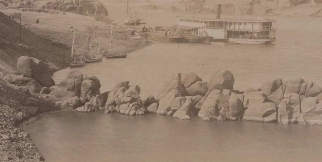 An illustration from [Album of Egyptian and Turkish photographs. Volume 1 / assembled by Rudolf H. and Lulu Reinhart in 1906 on their wedding trip], 1906, leaf 13