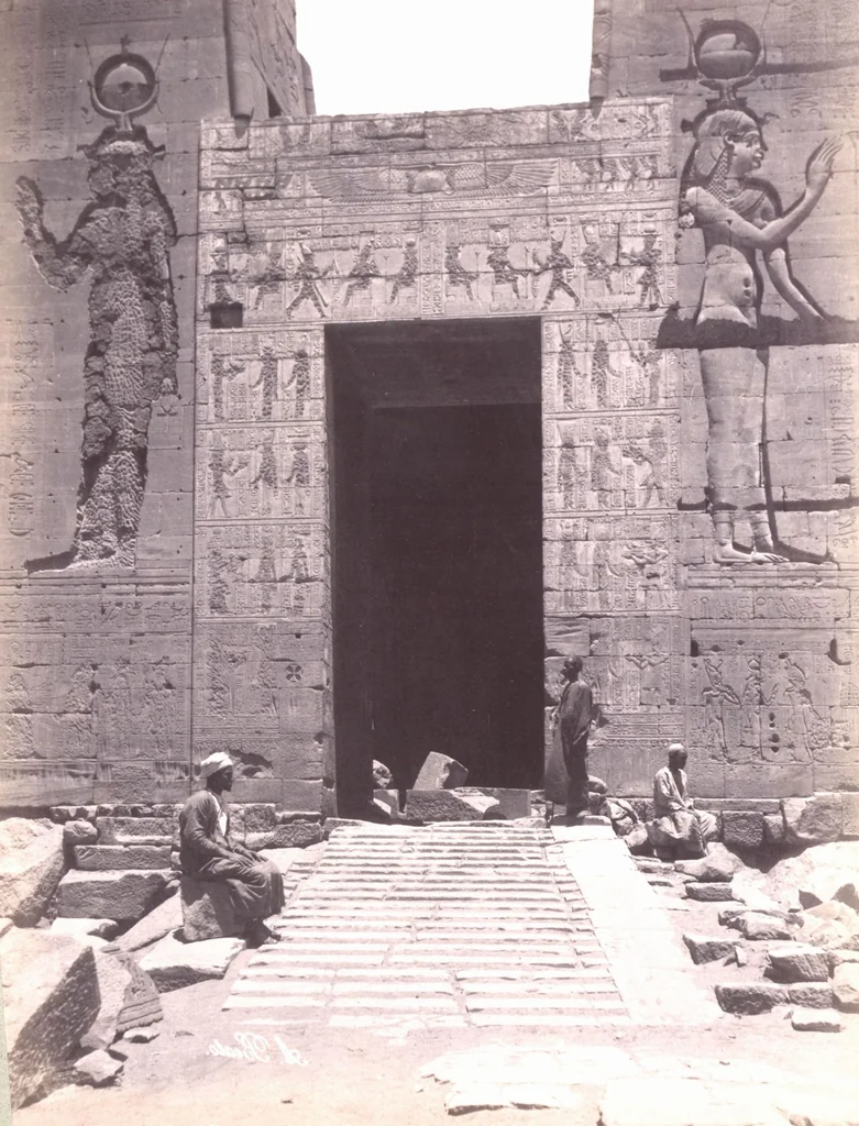 An illustration from [Album of Egyptian and Turkish photographs. Volume 1 / assembled by Rudolf H. and Lulu Reinhart in 1906 on their wedding trip], 1906, leaf 18