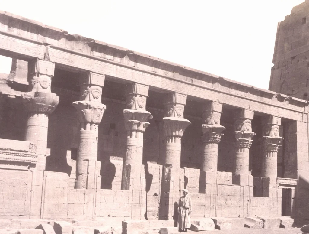 An illustration from [Album of Egyptian and Turkish photographs. Volume 1 / assembled by Rudolf H. and Lulu Reinhart in 1906 on their wedding trip], 1906, leaf 20