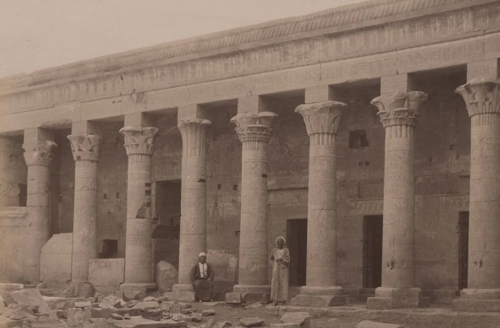 An illustration from [Album of Egyptian and Turkish photographs. Volume 1 / assembled by Rudolf H. and Lulu Reinhart in 1906 on their wedding trip], 1906, leaf 21