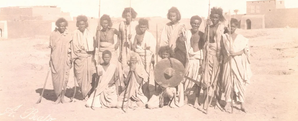 An illustration from [Album of Egyptian and Turkish photographs. Volume 1 / assembled by Rudolf H. and Lulu Reinhart in 1906 on their wedding trip], 1906, leaf 28