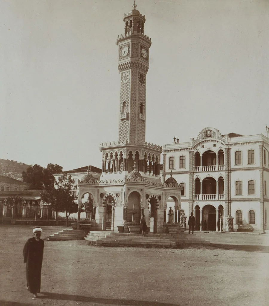 An illustration from [Album of Egyptian and Turkish photographs. Volume 1 / assembled by Rudolf H. and Lulu Reinhart in 1906 on their wedding trip], 1906, leaf 33
