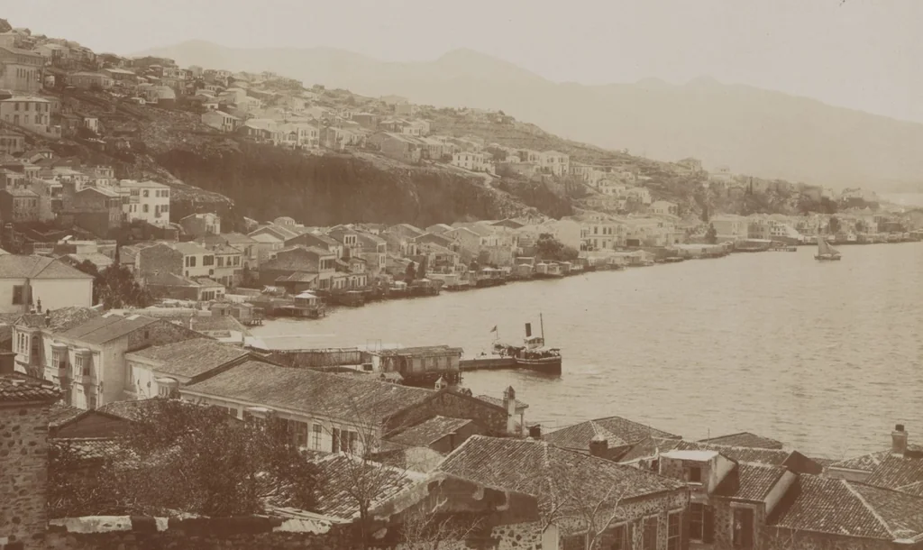 An illustration from [Album of Egyptian and Turkish photographs. Volume 1 / assembled by Rudolf H. and Lulu Reinhart in 1906 on their wedding trip], 1906, leaf 39