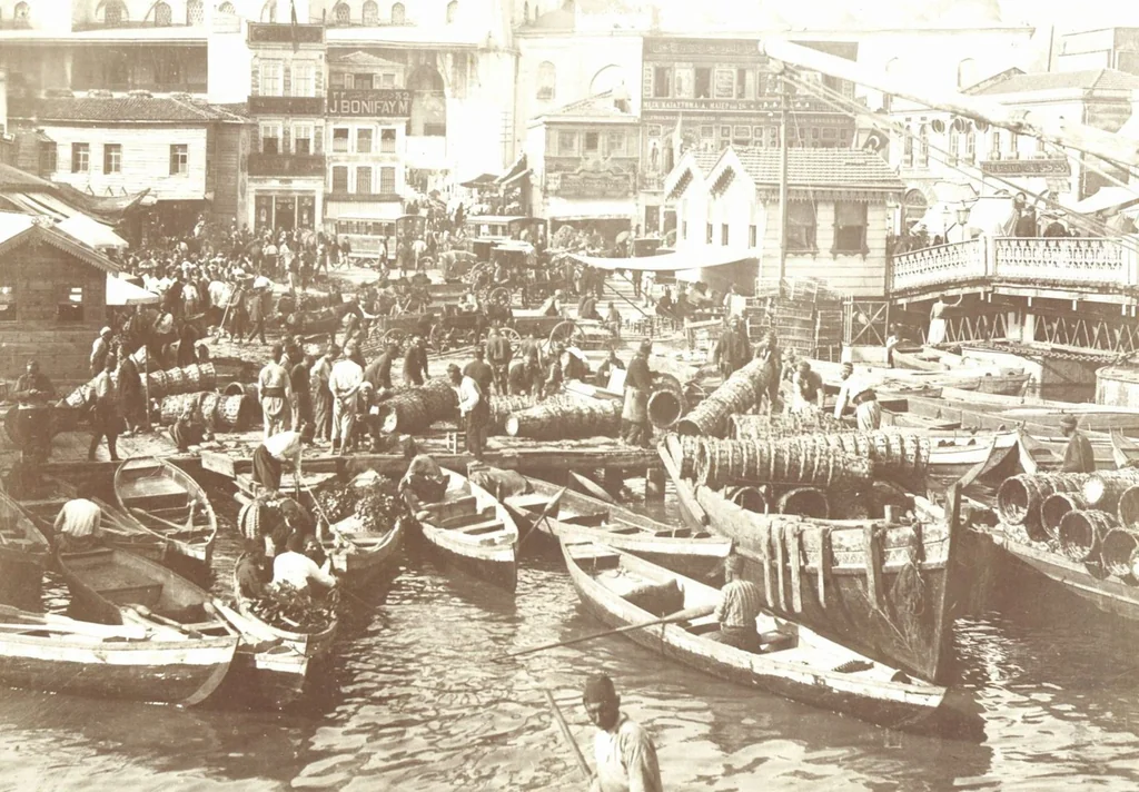 An illustration from [Album of Egyptian and Turkish photographs. Volume 1 / assembled by Rudolf H. and Lulu Reinhart in 1906 on their wedding trip], 1906, leaf 46