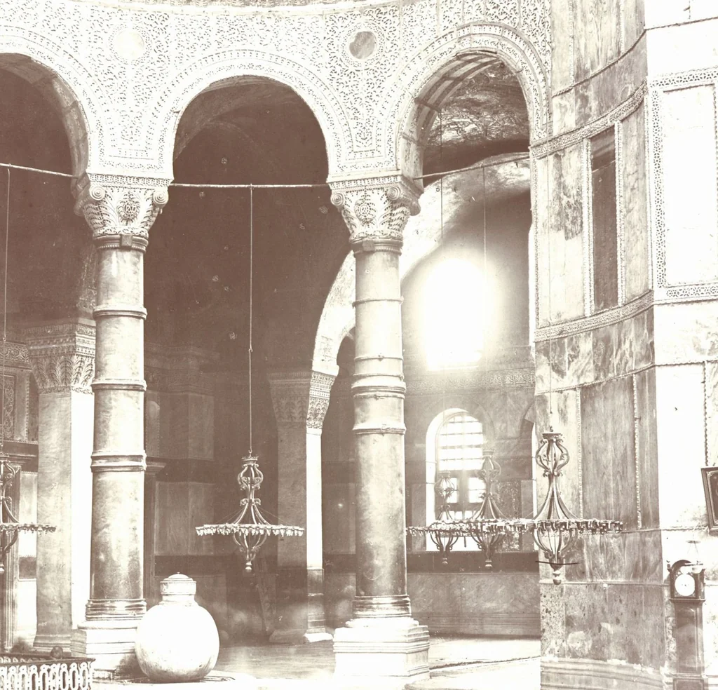 An illustration from [Album of Egyptian and Turkish photographs. Volume 1 / assembled by Rudolf H. and Lulu Reinhart in 1906 on their wedding trip], 1906, leaf 52