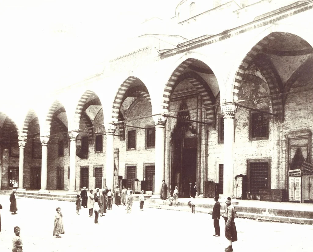 An illustration from [Album of Egyptian and Turkish photographs. Volume 1 / assembled by Rudolf H. and Lulu Reinhart in 1906 on their wedding trip], 1906, leaf 56