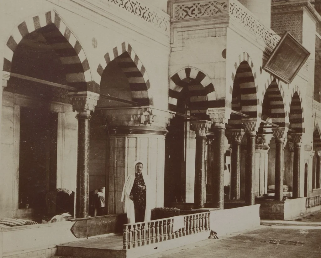 An illustration from [Album of Egyptian and Turkish photographs. Volume 1 / assembled by Rudolf H. and Lulu Reinhart in 1906 on their wedding trip], 1906, leaf 57