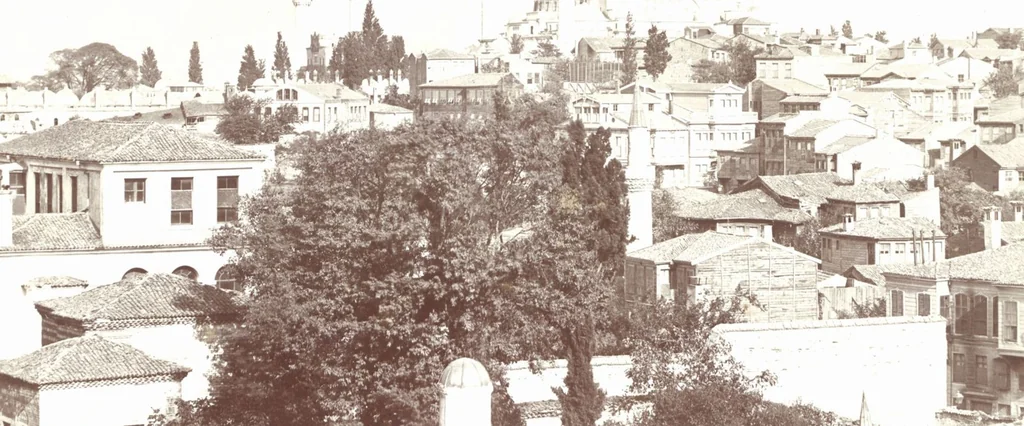 An illustration from [Album of Egyptian and Turkish photographs. Volume 1 / assembled by Rudolf H. and Lulu Reinhart in 1906 on their wedding trip], 1906, leaf 60