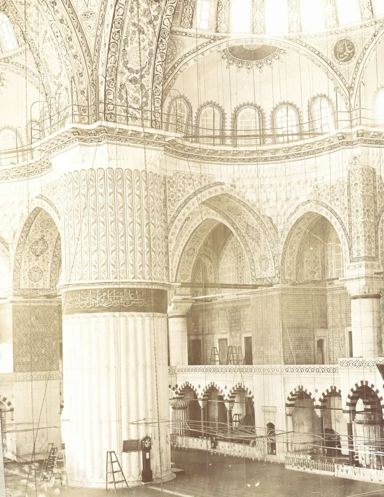 An illustration from [Album of Egyptian and Turkish photographs. Volume 1 / assembled by Rudolf H. and Lulu Reinhart in 1906 on their wedding trip], 1906, leaf 62