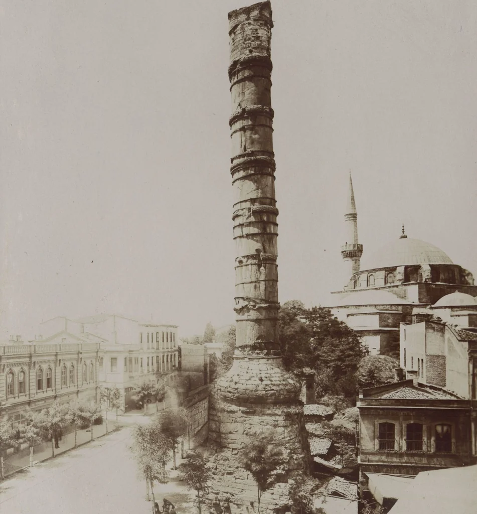 An illustration from [Album of Egyptian and Turkish photographs. Volume 1 / assembled by Rudolf H. and Lulu Reinhart in 1906 on their wedding trip], 1906, leaf 69