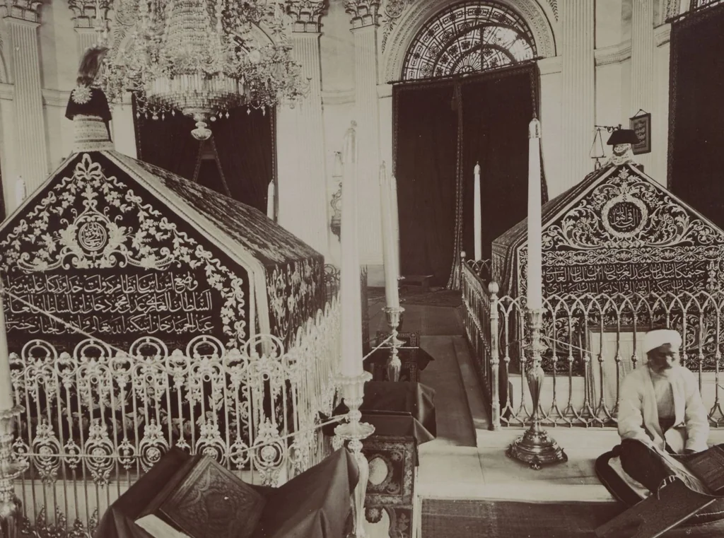 An illustration from [Album of Egyptian and Turkish photographs. Volume 1 / assembled by Rudolf H. and Lulu Reinhart in 1906 on their wedding trip], 1906, leaf 72