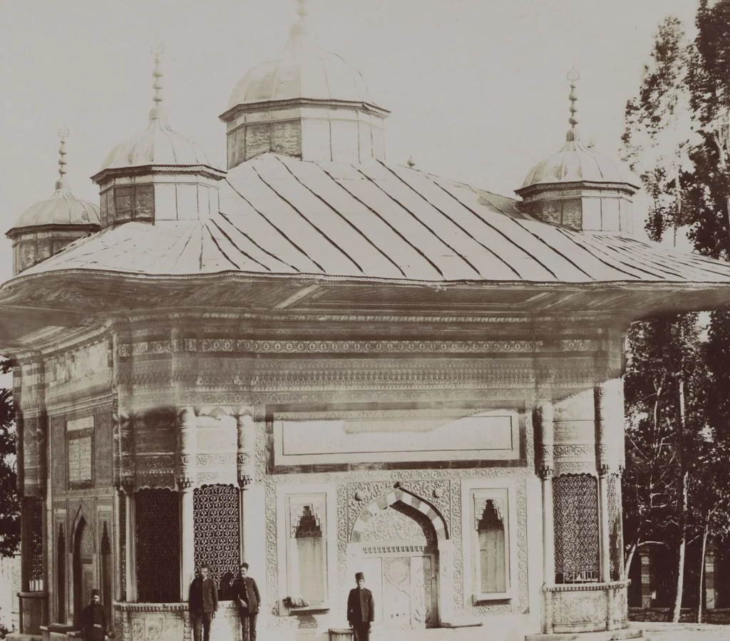 An illustration from [Album of Egyptian and Turkish photographs. Volume 1 / assembled by Rudolf H. and Lulu Reinhart in 1906 on their wedding trip], 1906, leaf 78