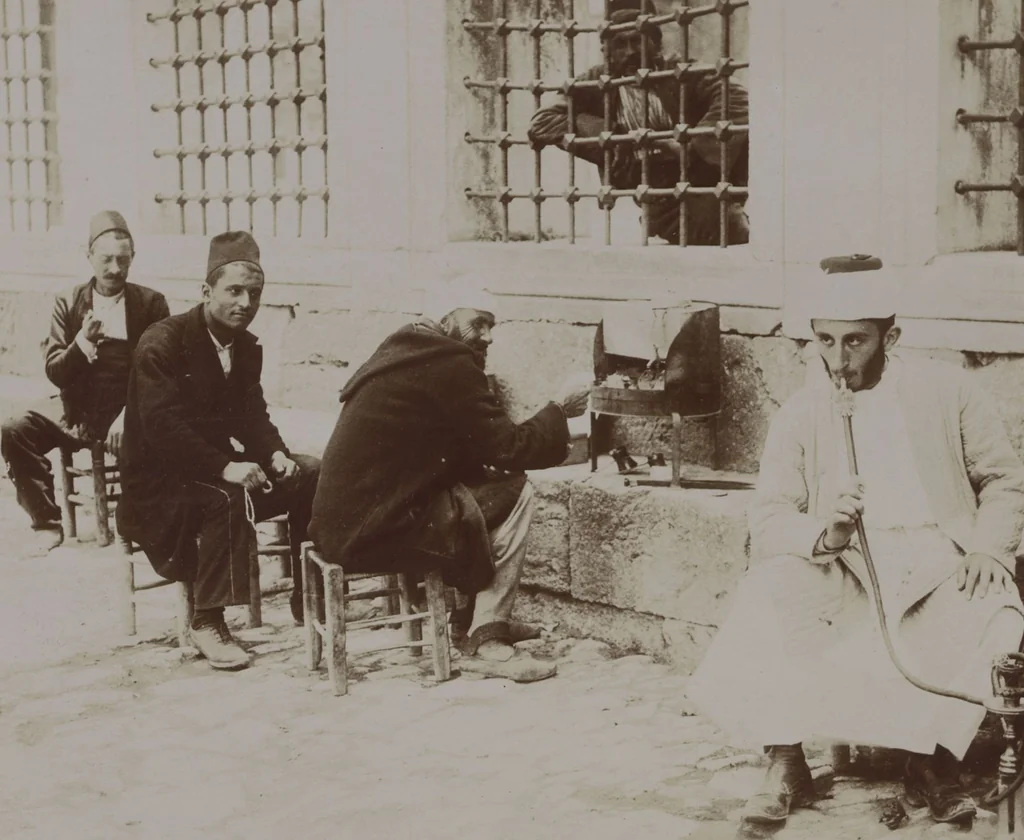 An illustration from [Album of Egyptian and Turkish photographs. Volume 1 / assembled by Rudolf H. and Lulu Reinhart in 1906 on their wedding trip], 1906, leaf 80