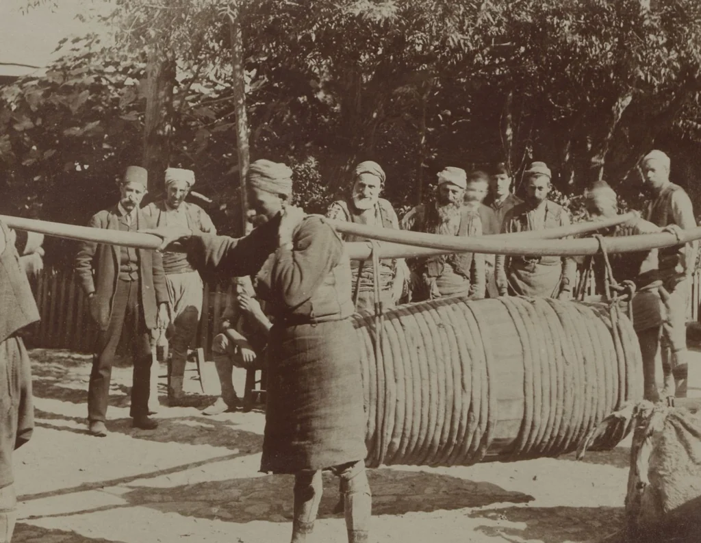 An illustration from [Album of Egyptian and Turkish photographs. Volume 1 / assembled by Rudolf H. and Lulu Reinhart in 1906 on their wedding trip], 1906, leaf 81