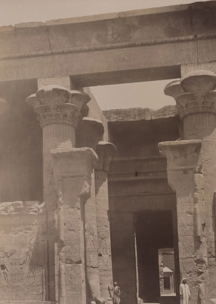 An illustration from [Album of Egyptian and Turkish photographs. Volume 1 / assembled by Rudolf H. and Lulu Reinhart in 1906 on their wedding trip], 1906, leaf 9