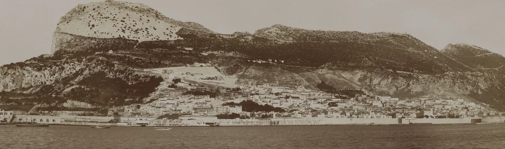 An illustration from [Album of Egyptian and Turkish photographs. Volume 1 / assembled by Rudolf H. and Lulu Reinhart in 1906 on their wedding trip], 1906, leaf 95