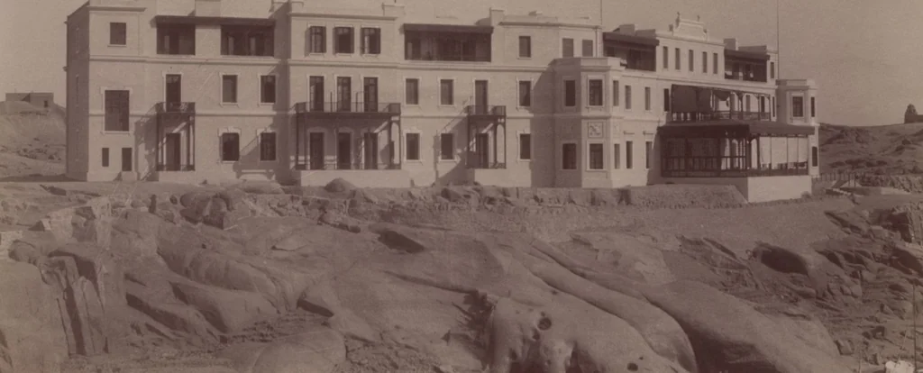 An illustration from [Album of Egyptian and Turkish photographs. Volume 1 / assembled by Rudolf H. and Lulu Reinhart in 1906 on their wedding trip], 1906, leaf 97