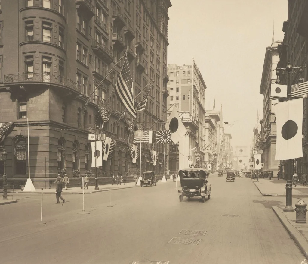 An illustration from [Decorations in the city of New York to honor and welcome the Japanese commission, Sept. 27, 28, 29, 1917 / phot. by Wurts brothers], 1917, leaf 12