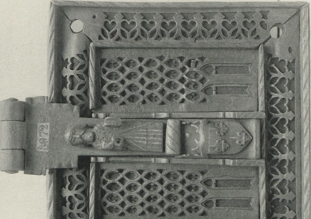 An illustration from Documents de ferronnerie ancienne du XIIe au XVIIIe siècle : recueil de 40 planches comprenant plus de 100 documents de ferronnerie monumentale et de serrurerie fine ..., 1922, leaf 16