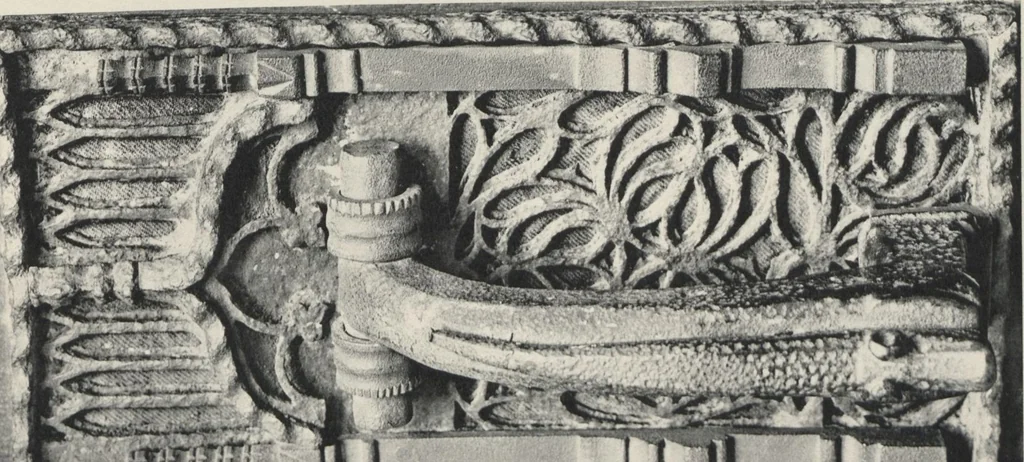 An illustration from Documents de ferronnerie ancienne du XIIe au XVIIIe siècle : recueil de 40 planches comprenant plus de 100 documents de ferronnerie monumentale et de serrurerie fine ..., 1922, leaf 27