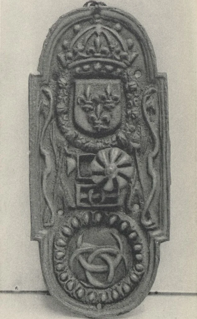 An illustration from Documents de ferronnerie ancienne du XIIe au XVIIIe siècle : recueil de 40 planches comprenant plus de 100 documents de ferronnerie monumentale et de serrurerie fine ..., 1922, leaf 28