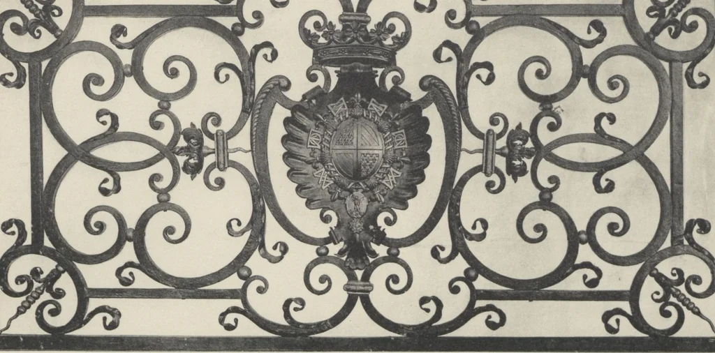 An illustration from Documents de ferronnerie ancienne du XIIe au XVIIIe siècle : recueil de 40 planches comprenant plus de 100 documents de ferronnerie monumentale et de serrurerie fine ..., 1922, leaf 43