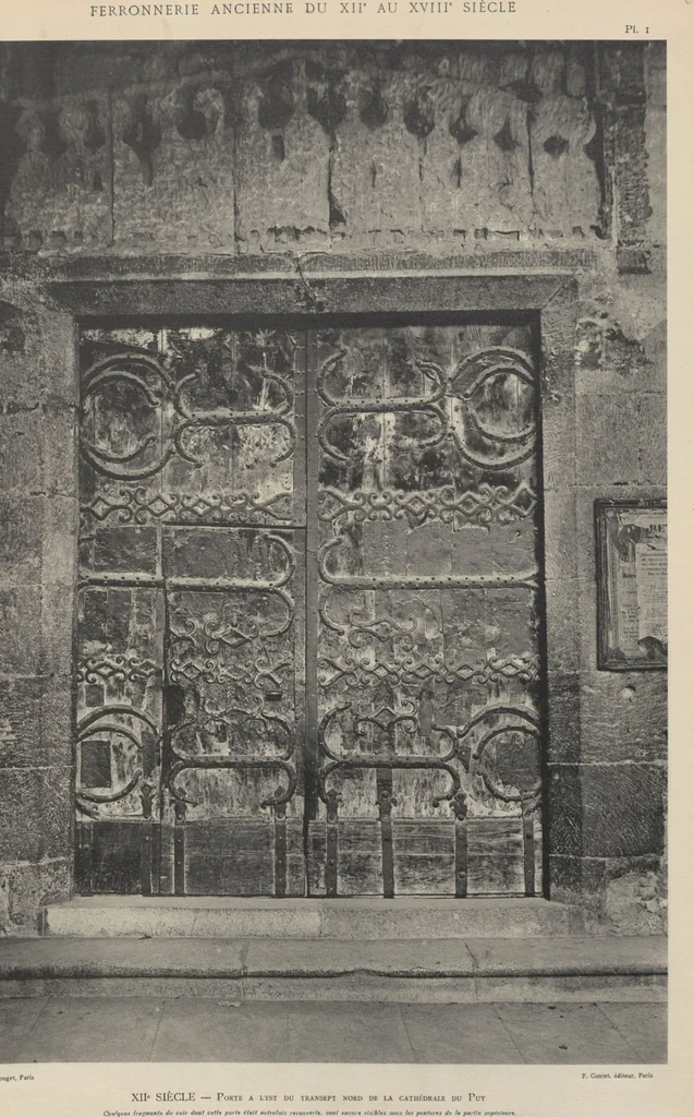 An illustration from Documents de ferronnerie ancienne du XIIe au XVIIIe siècle : recueil de 40 planches comprenant plus de 100 documents de ferronnerie monumentale et de serrurerie fine ..., 1922, leaf 5