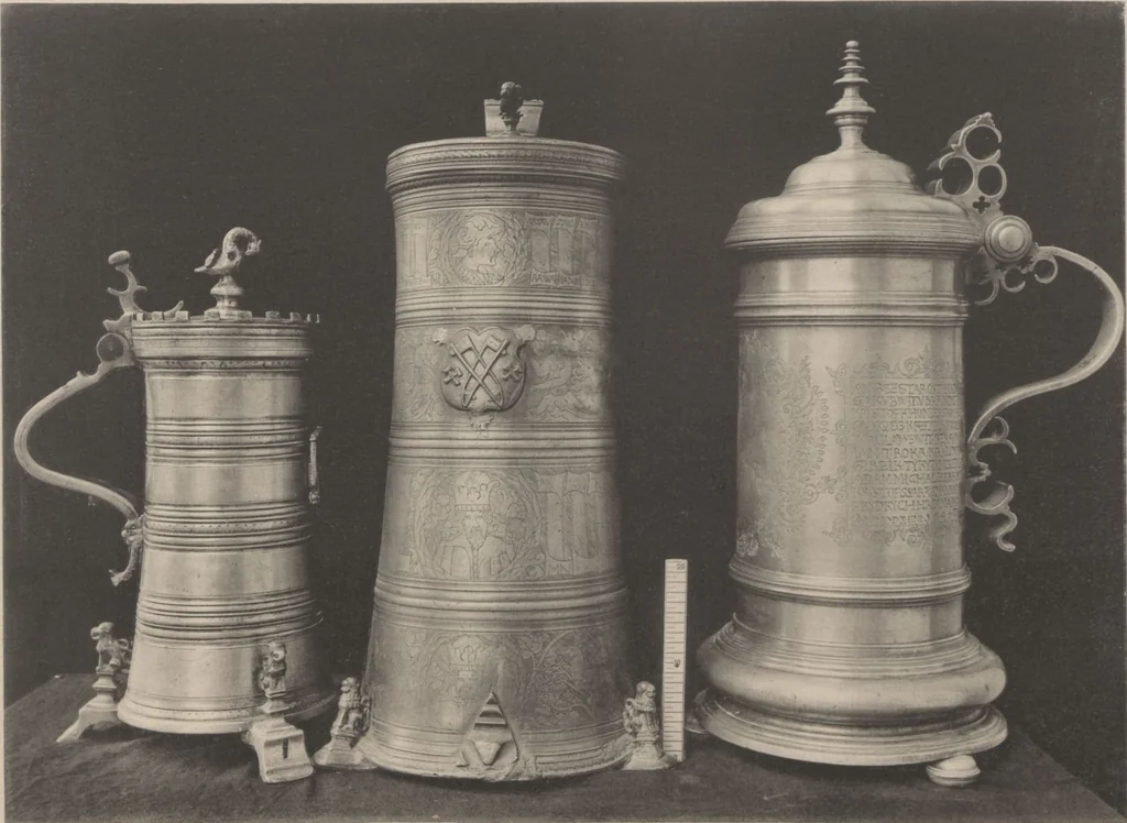 An illustration from Auswahl von kunstgewerblichen Gegenständen aus der retrospectiven Ausstellung der allgemeinen Landes- und Jubiläums-Ausstellung in Prag 1891, 1892, leaf 134