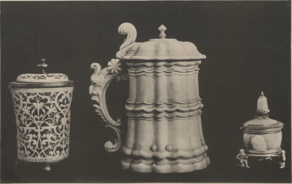 An illustration from Auswahl von kunstgewerblichen Gegenständen aus der retrospectiven Ausstellung der allgemeinen Landes- und Jubiläums-Ausstellung in Prag 1891, 1892, leaf 204