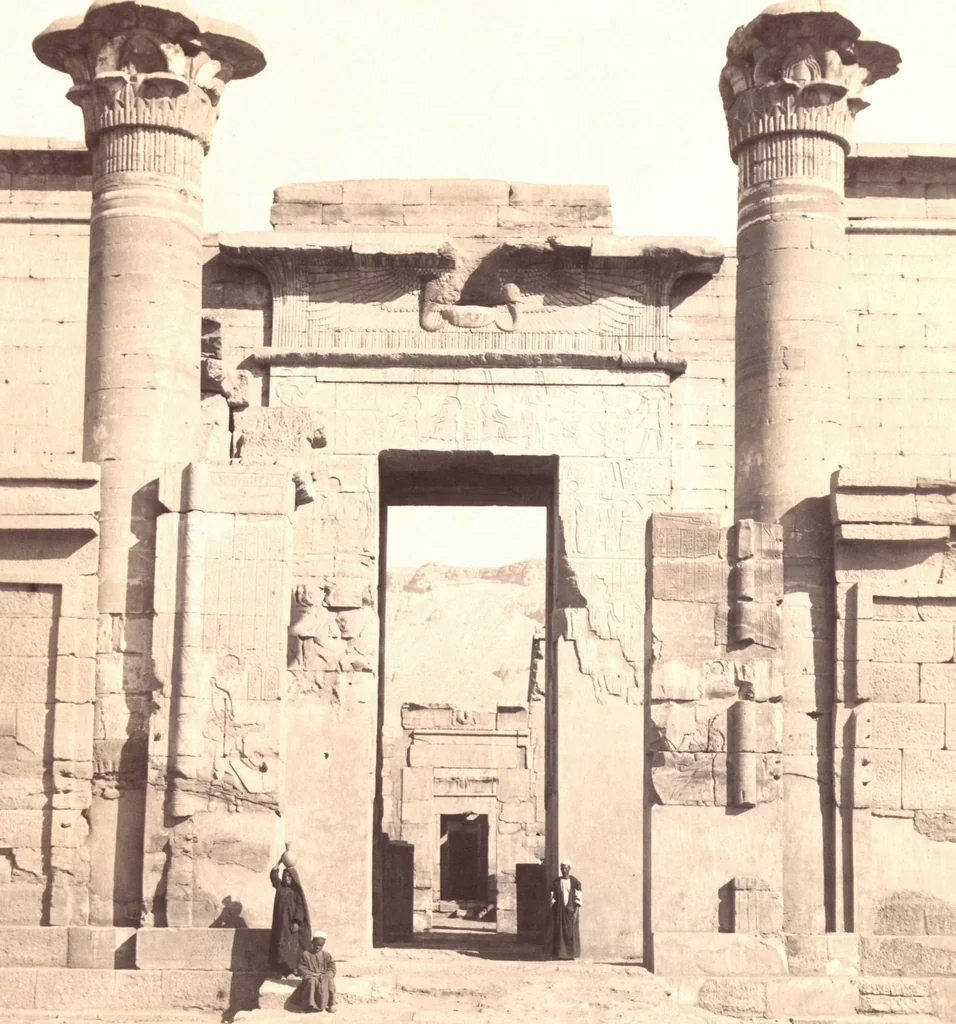 An illustration from [Album of Egyptian and Turkish photographs. Volume 2 / assembled by Rudolf H. and Lulu Reinhart in 1906 on their wedding trip], 1906, leaf 100