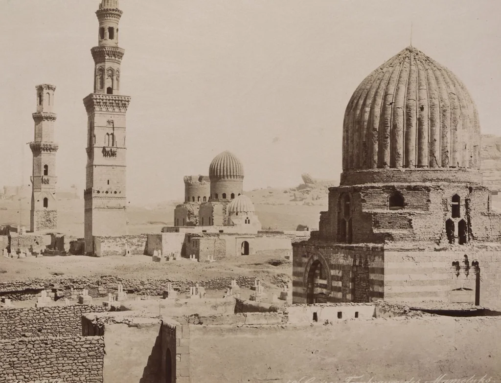 An illustration from [Album of Egyptian and Turkish photographs. Volume 2 / assembled by Rudolf H. and Lulu Reinhart in 1906 on their wedding trip], 1906, leaf 11