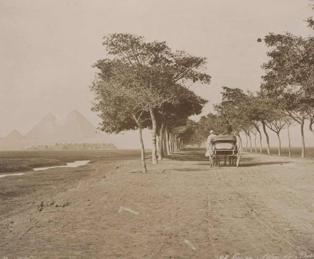 An illustration from [Album of Egyptian and Turkish photographs. Volume 2 / assembled by Rudolf H. and Lulu Reinhart in 1906 on their wedding trip], 1906, leaf 19