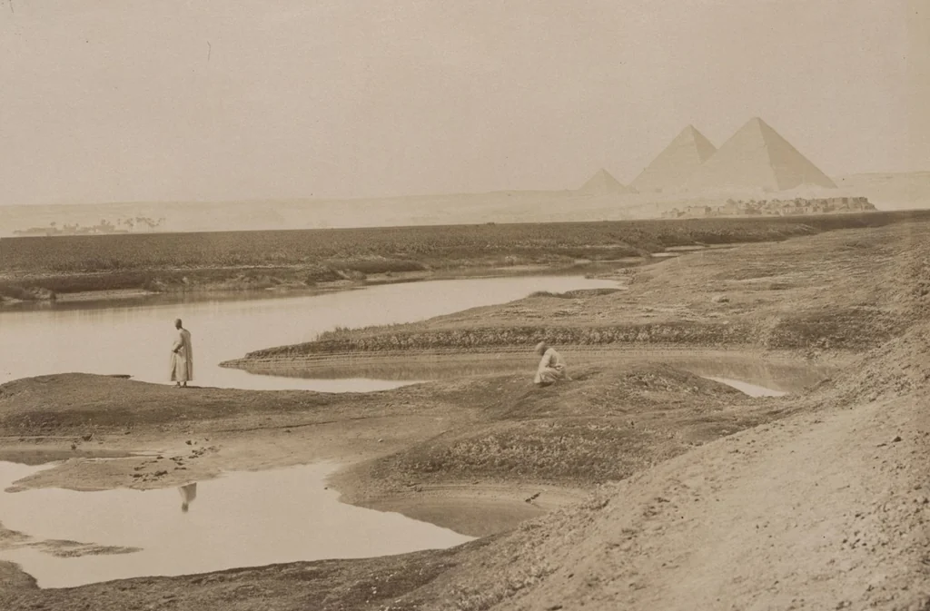 An illustration from [Album of Egyptian and Turkish photographs. Volume 2 / assembled by Rudolf H. and Lulu Reinhart in 1906 on their wedding trip], 1906, leaf 23