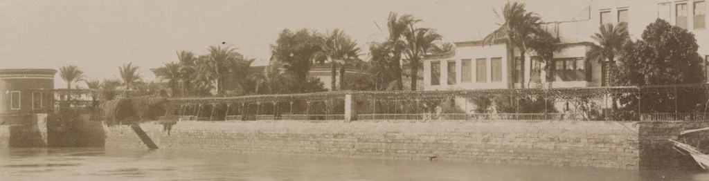 An illustration from [Album of Egyptian and Turkish photographs. Volume 2 / assembled by Rudolf H. and Lulu Reinhart in 1906 on their wedding trip], 1906, leaf 29