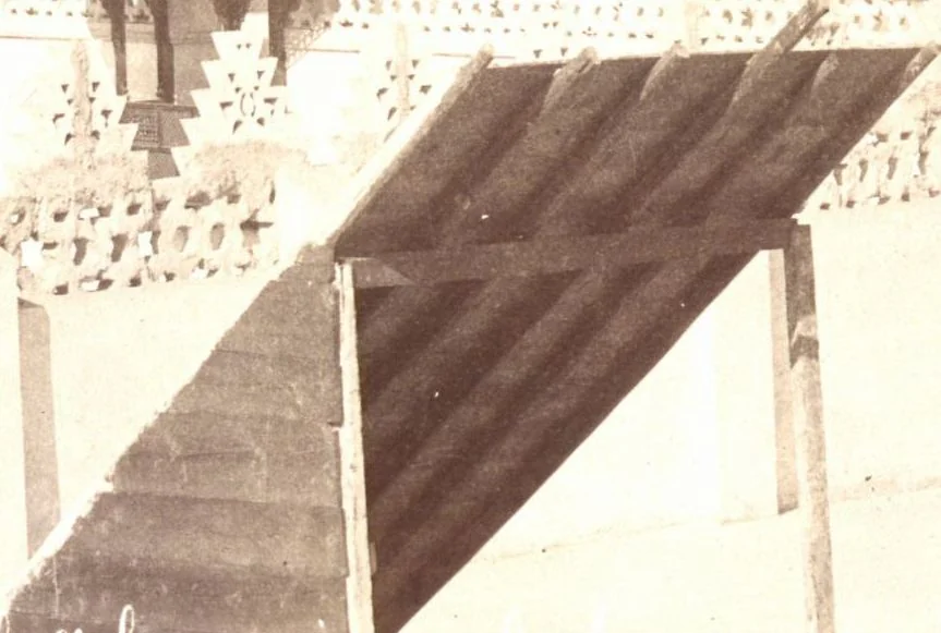 An illustration from [Album of Egyptian and Turkish photographs. Volume 2 / assembled by Rudolf H. and Lulu Reinhart in 1906 on their wedding trip], 1906, leaf 4