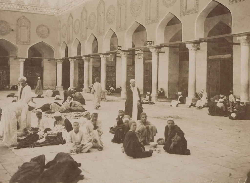 An illustration from [Album of Egyptian and Turkish photographs. Volume 2 / assembled by Rudolf H. and Lulu Reinhart in 1906 on their wedding trip], 1906, leaf 5