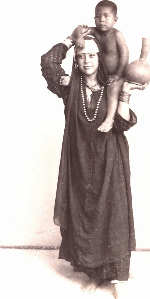 An illustration from [Album of Egyptian and Turkish photographs. Volume 2 / assembled by Rudolf H. and Lulu Reinhart in 1906 on their wedding trip], 1906, leaf 53