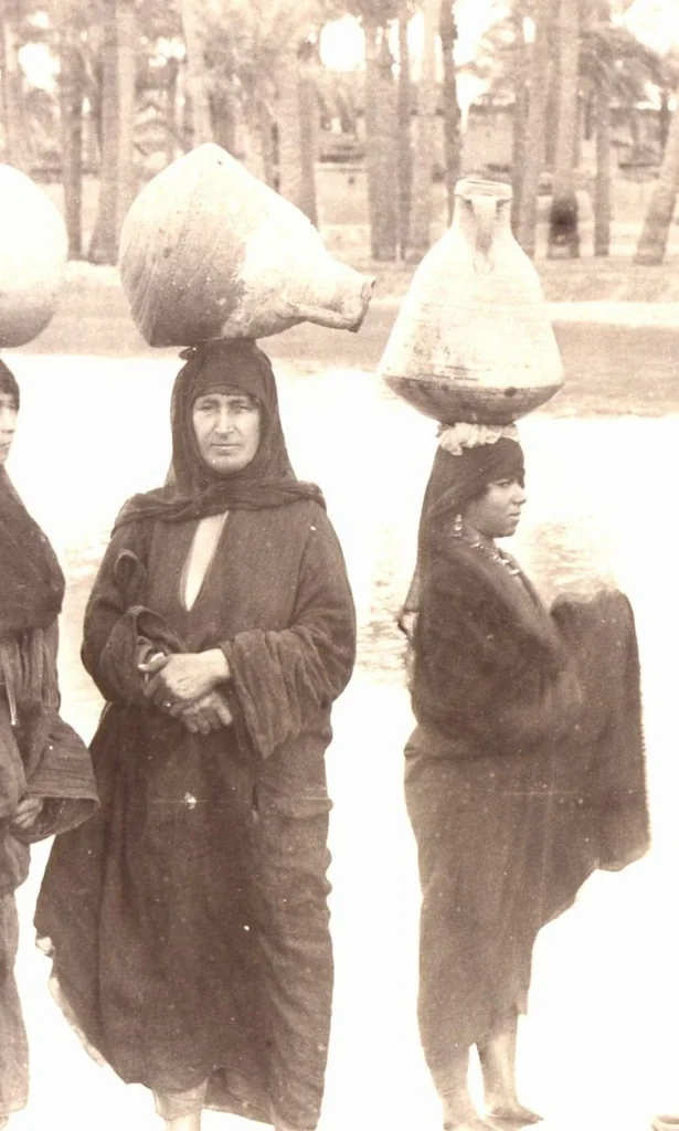 An illustration from [Album of Egyptian and Turkish photographs. Volume 2 / assembled by Rudolf H. and Lulu Reinhart in 1906 on their wedding trip], 1906, leaf 54