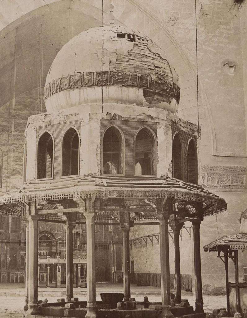An illustration from [Album of Egyptian and Turkish photographs. Volume 2 / assembled by Rudolf H. and Lulu Reinhart in 1906 on their wedding trip], 1906, leaf 7