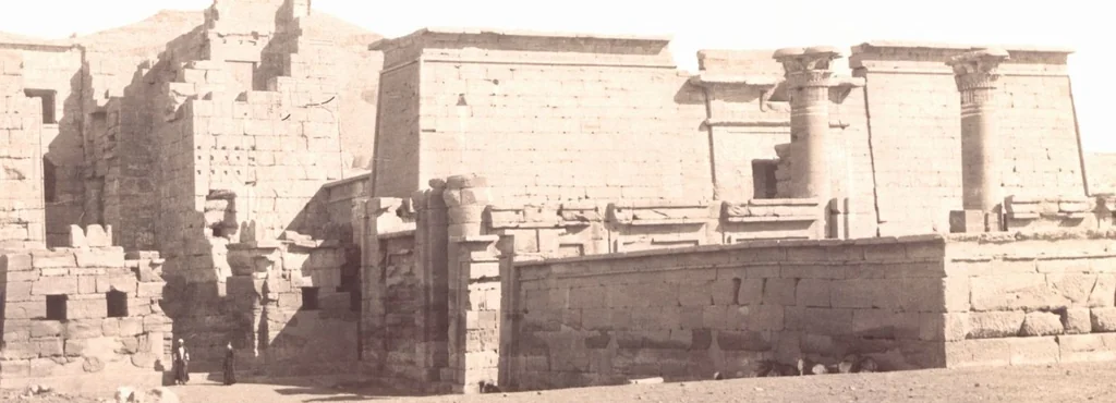 An illustration from [Album of Egyptian and Turkish photographs. Volume 2 / assembled by Rudolf H. and Lulu Reinhart in 1906 on their wedding trip], 1906, leaf 99