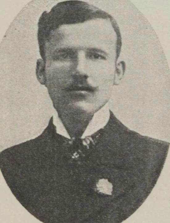 An illustration from Kalauz és képes targymutató : nemzetközi kiállitására, Hock János elöszavával, a müvészek életrajzát irta Szikszay Ferencz, 1901, leaf 7