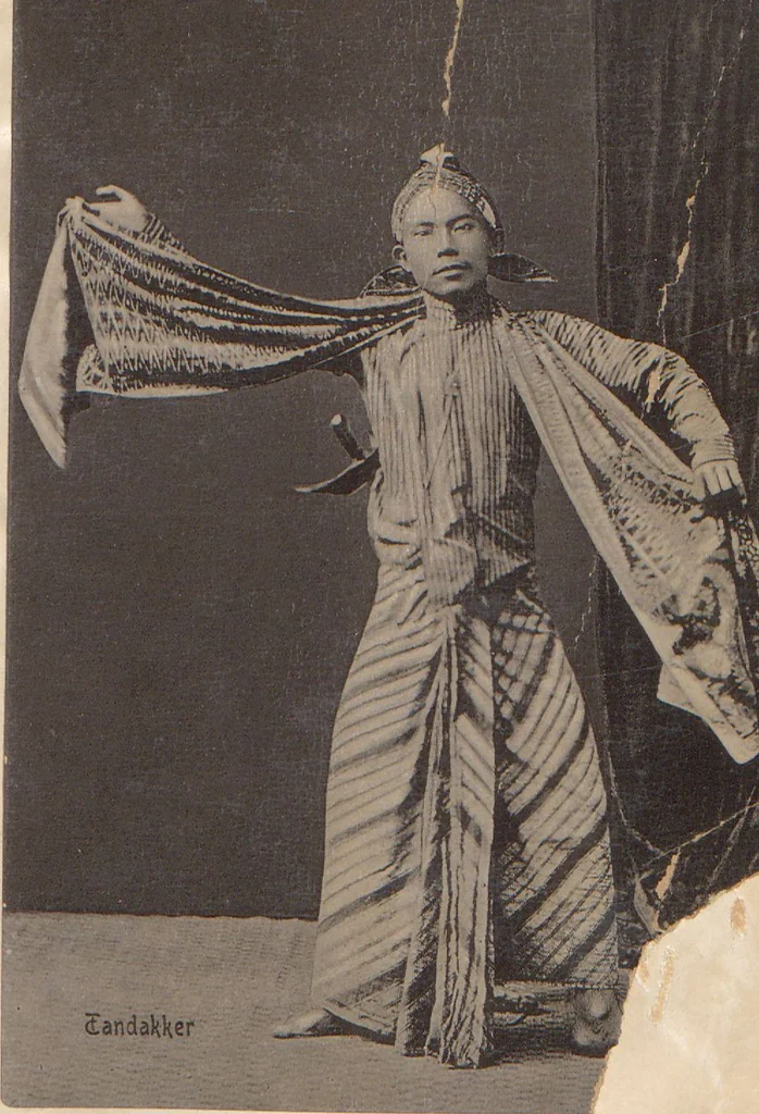An illustration from Notes on Javanese batik, 1919, leaf 13