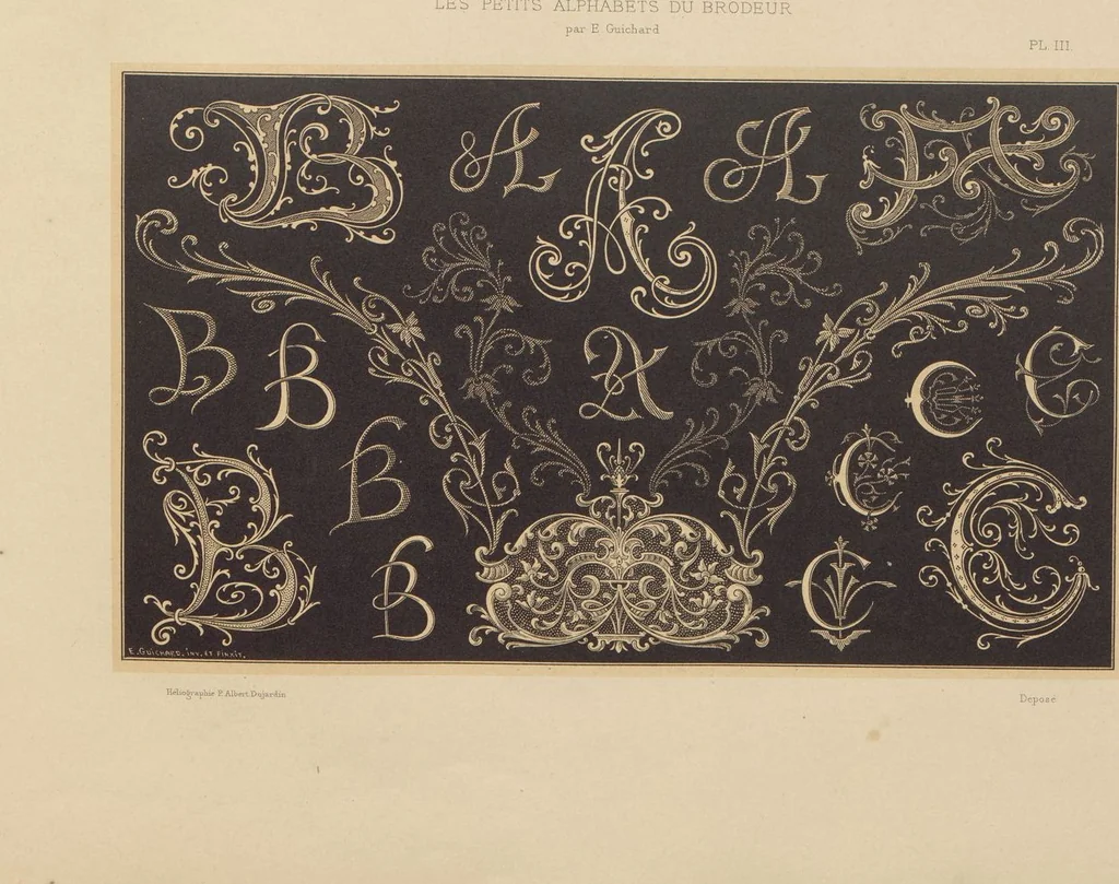 An illustration from Les petits alphabets du brodeur : compositions originales inspirées de nos grandes époques décoratives / par Ed. Guichard, leaf 4