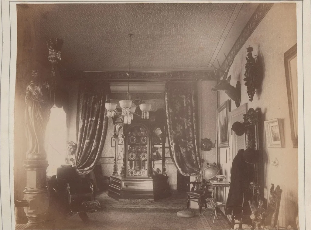 An illustration from A descriptive catalogue of a collection of royal historical porcelain, designed and painted in Europe during the eleven years beginning 1878 and ending 1889 : holograph and photographs, [189-?] / by J.S. Potter, 1878, leaf 10
