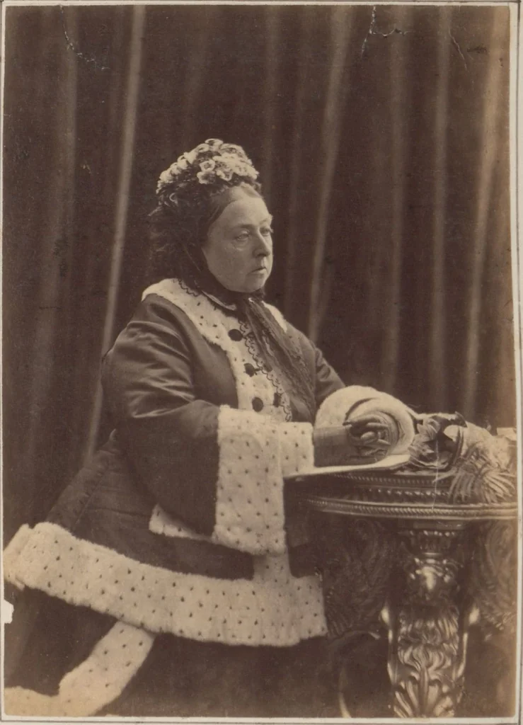 An illustration from A descriptive catalogue of a collection of royal historical porcelain, designed and painted in Europe during the eleven years beginning 1878 and ending 1889 : holograph and photographs, [189-?] / by J.S. Potter, 1878, leaf 39
