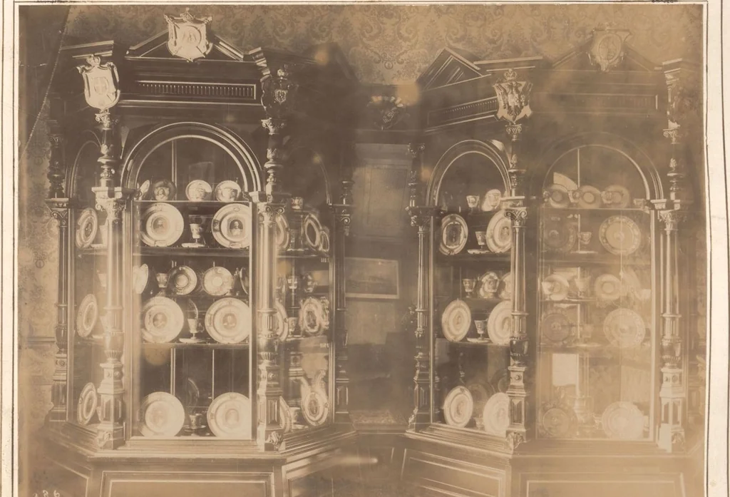 An illustration from A descriptive catalogue of a collection of royal historical porcelain, designed and painted in Europe during the eleven years beginning 1878 and ending 1889 : holograph and photographs, [189-?] / by J.S. Potter, 1878, leaf 7