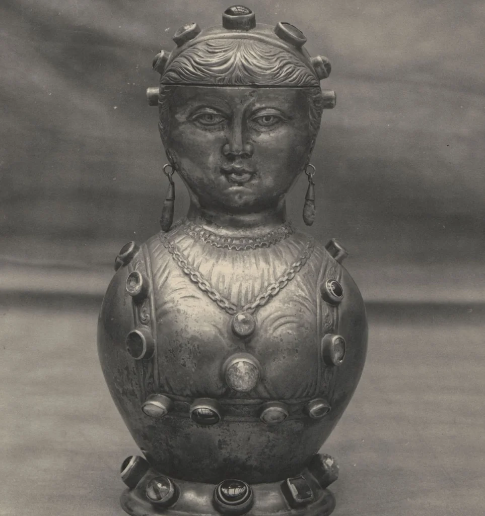 An illustration from Frank J. Gould : Photographs, [ca. 1910], 1910, leaf 3