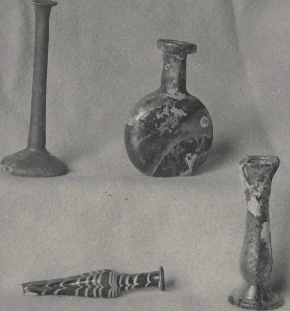 An illustration from Frank J. Gould : Photographs, [ca. 1910], 1910, leaf 41